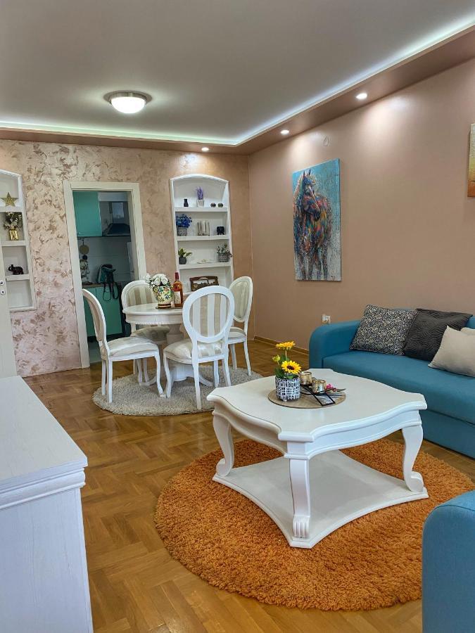 Apartman Diana Sremska Mitrovica Buitenkant foto