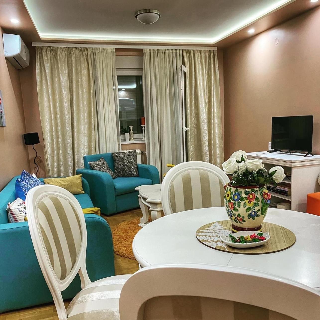 Apartman Diana Sremska Mitrovica Buitenkant foto